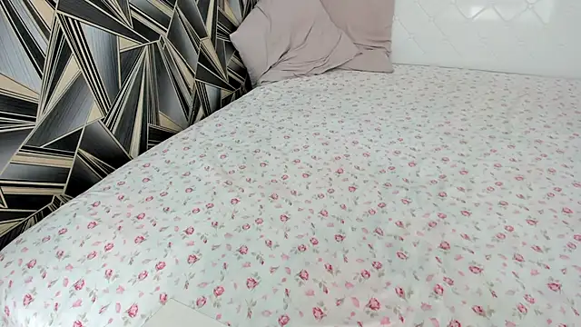 caelestic online show from April 2026 04:58:01 AM