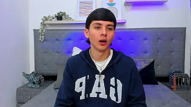 Andrew restrepoo online show from April 2026 04:44:02 PM