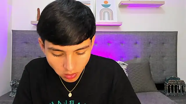 Andrew restrepoo online show from April 2026 03:35:01 PM