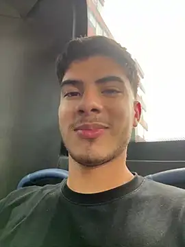 ApoloGray   online show from April 2026 07:18:01 PM