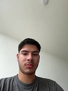 ApoloGray   online show from April 2026 06:44:02 PM