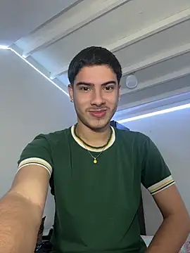 ApoloGray   online show from May 2026 08:50:01 PM