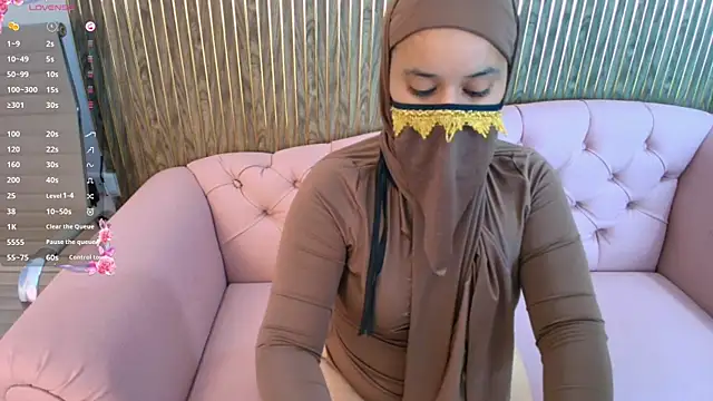 Snapshot of Aminaa_Kaarim chatting on April 2026 07:21:01 PM Aminaa Kaarim online show from April 2026 07:21:01 PM