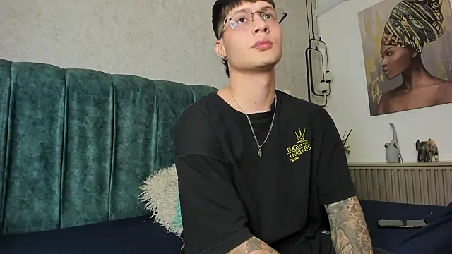 Santii Twink online show from March 2026 03:39:02 AM