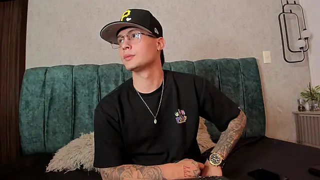 Santii Twink online show from March 2026 05:43:01 AM