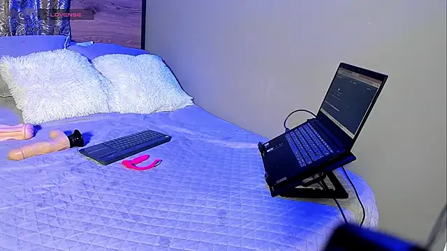 Enzoo98  online show from March 2026 01:12:01 AM