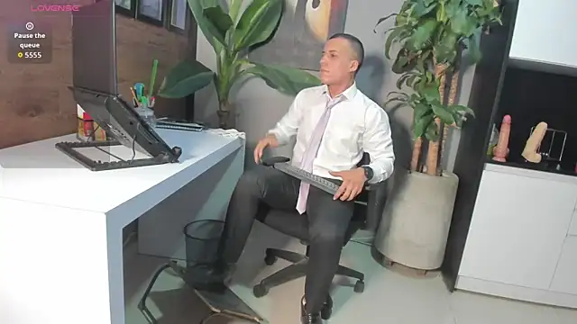 Enzoo98  online show from May 2026 12:04:01 AM