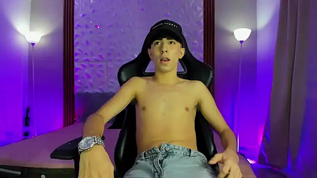 Snapshot of Michaell_twinkk_ chatting on March 2026 04:41:01 AM Michaell twinkk online show from March 2026 04:41:01 AM