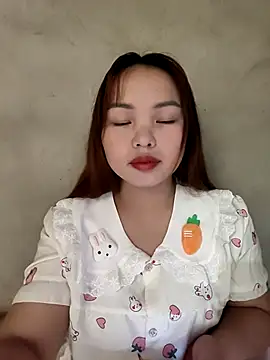 Mina xYx online show from May 2026 02:45:01 PM