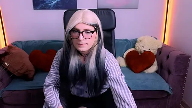 FoxIsPuff online show from June 2026 06:10:01 AM
