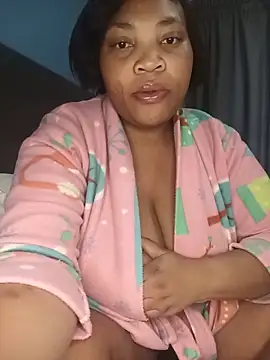 Snapshot of BeverlyQueen15 chatting on June 2026 05:39:01 AM BeverlyQueen15 online show from June 2026 05:39:01 AM