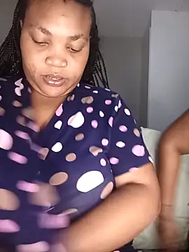 BeverlyQueen15 online show from April 2026 11:31:01 PM