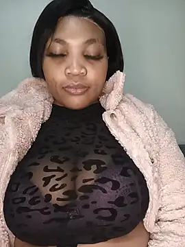 Snapshot of BeverlyQueen15 chatting on May 2026 02:06:02 AM BeverlyQueen15 online show from May 2026 02:06:02 AM