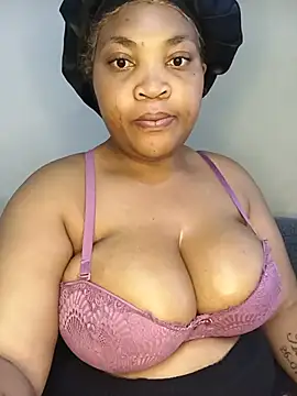 Snapshot of BeverlyQueen15 chatting on July 2026 06:03:02 AM BeverlyQueen15 online show from July 2026 06:03:02 AM