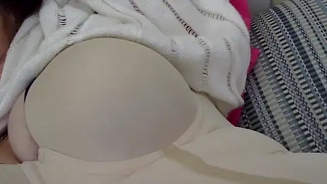 kitty-kitten82 online show from March 2026 07:48:01 PM