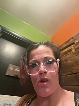 kitty-kitten82 online show from April 2026 09:05:01 PM