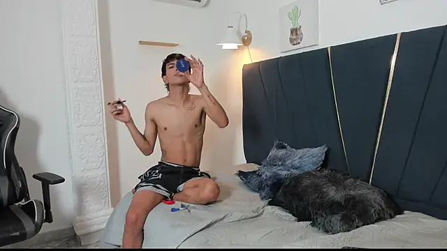 Enzo love18 online show from May 2026 03:38:02 AM