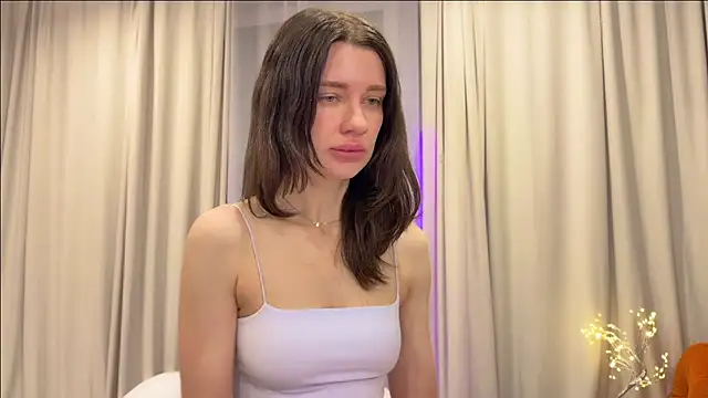 Nicolekira online show from April 2026 05:25:01 PM