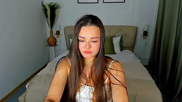 EvaRaider online show from April 2026 01:45:02 PM