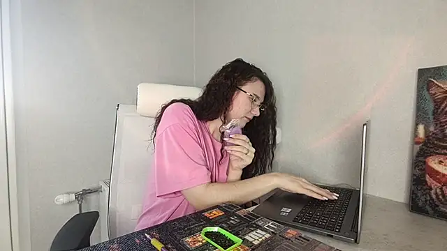 Snapshot of LaritaTocchio chatting on March 2026 08:18:02 AM LaritaTocchio online show from March 2026 08:18:02 AM