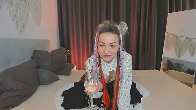 Lar Queen online show from April 2026 09:33:02 PM