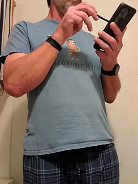 Snapshot of ChillerShrub chatting on April 2026 01:40:02 AM ChillerShrub online show from April 2026 01:40:02 AM