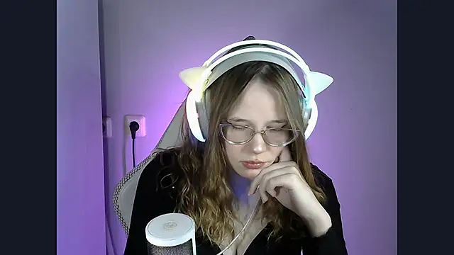 Snapshot of AmandaBargon chatting on March 2026 07:12:02 AM AmandaBargon online show from March 2026 07:12:02 AM