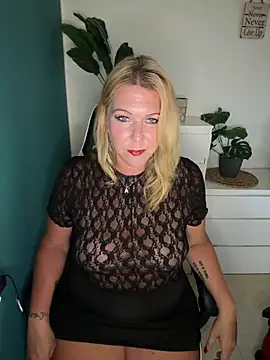 Snapshot of SuesseAurelie1 chatting on June 2026 04:22:01 PM SuesseAurelie1 online show from June 2026 04:22:01 PM