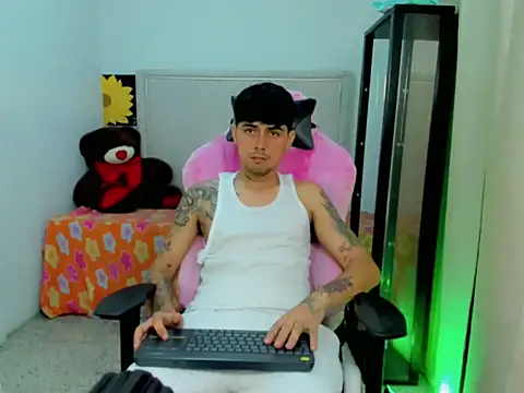 Yeison gomezz online show from April 2026 04:52:01 AM