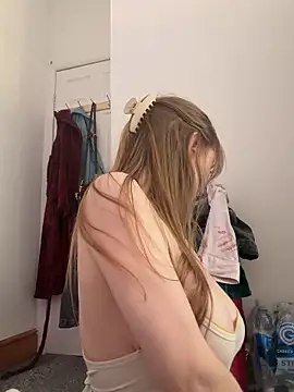 bimboiiii online show from April 2026 06:43:01 PM