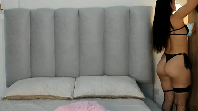 Snapshot of Valentina_lux1 chatting on May 2026 09:29:02 PM Valentina lux1 online show from May 2026 09:29:02 PM