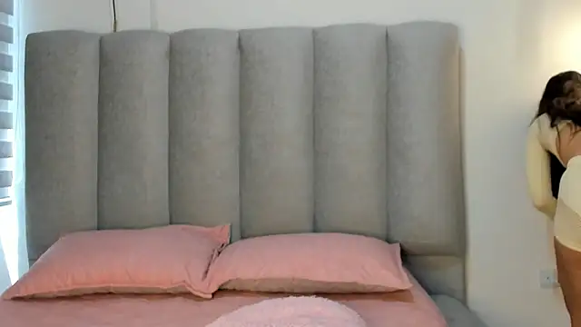 Snapshot of Valentina_lux1 chatting on May 2026 05:10:01 PM Valentina lux1 online show from May 2026 05:10:01 PM