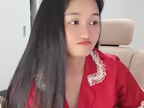 AmyLinee 1 online show from May 2026 06:01:01 PM
