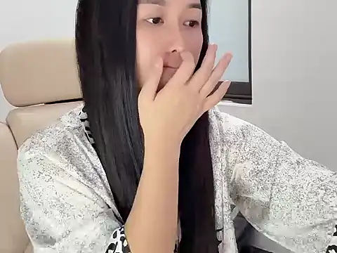 AmyLinee 1 online show from May 2026 04:32:01 PM
