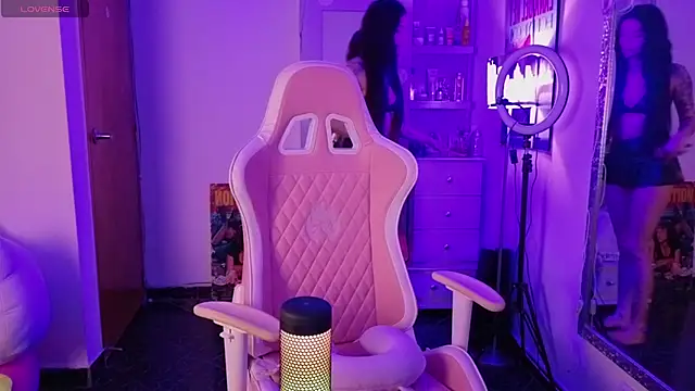 Oliviasims online show from April 2026 08:29:02 PM