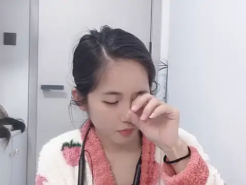 Snapshot of MIAOMIAO-666 chatting on April 2026 01:17:02 PM MIAOMIAO-666 online show from April 2026 01:17:02 PM