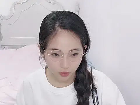 Snapshot of MIAOMIAO-666 chatting on April 2026 01:24:01 PM MIAOMIAO-666 online show from April 2026 01:24:01 PM