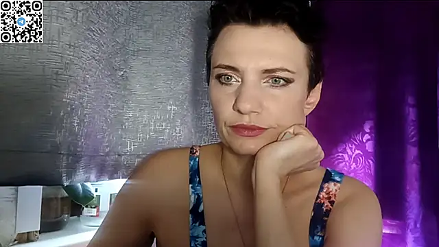 Snapshot of HotMamaQueen234 chatting on May 2026 01:26:02 PM HotMamaQueen234 online show from May 2026 01:26:02 PM