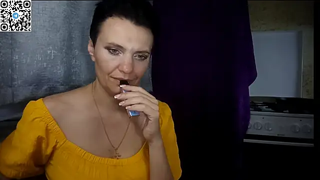Snapshot of HotMamaQueen234 chatting on June 2026 12:39:01 AM HotMamaQueen234 online show from June 2026 12:39:01 AM