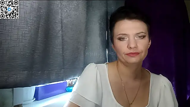 Snapshot of HotMamaQueen234 chatting on June 2026 10:48:01 AM HotMamaQueen234 online show from June 2026 10:48:01 AM