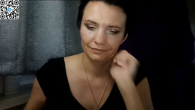 Snapshot of HotMamaQueen234 chatting on June 2026 12:52:02 AM HotMamaQueen234 online show from June 2026 12:52:02 AM