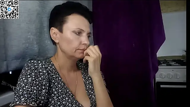 Snapshot of HotMamaQueen234 chatting on June 2026 11:54:01 PM HotMamaQueen234 online show from June 2026 11:54:01 PM