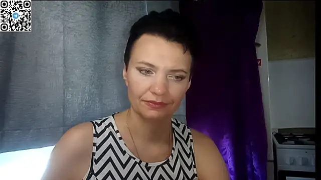 Snapshot of HotMamaQueen234 chatting on July 2026 10:32:02 AM HotMamaQueen234 online show from July 2026 10:32:02 AM