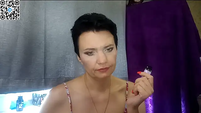 Snapshot of HotMamaQueen234 chatting on June 2026 10:38:01 AM HotMamaQueen234 online show from June 2026 10:38:01 AM