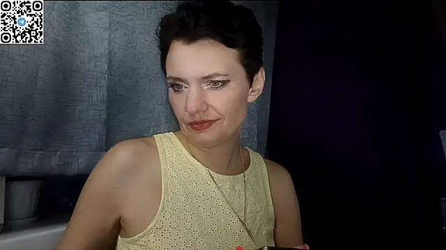 Snapshot of HotMamaQueen234 chatting on June 2026 09:19:02 PM HotMamaQueen234 online show from June 2026 09:19:02 PM