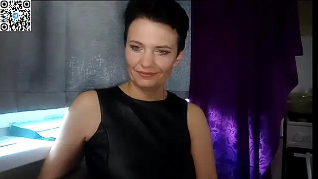 Snapshot of HotMamaQueen234 chatting on July 2026 11:17:02 AM HotMamaQueen234 online show from July 2026 11:17:02 AM