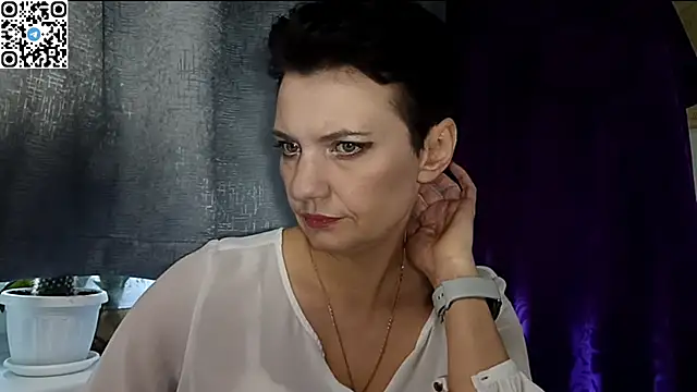 Snapshot of HotMamaQueen234 chatting on May 2026 01:12:02 PM HotMamaQueen234 online show from May 2026 01:12:02 PM