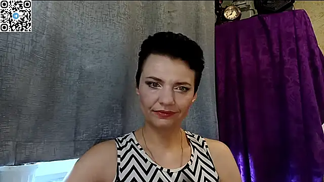 Snapshot of HotMamaQueen234 chatting on May 2026 09:40:02 AM HotMamaQueen234 online show from May 2026 09:40:02 AM