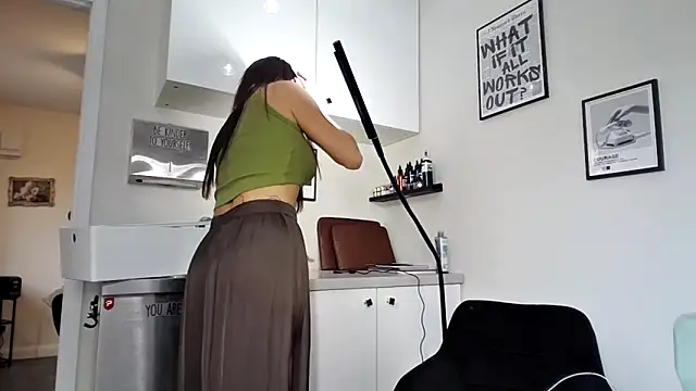 skarletthorne online show from April 2026 03:49:02 PM