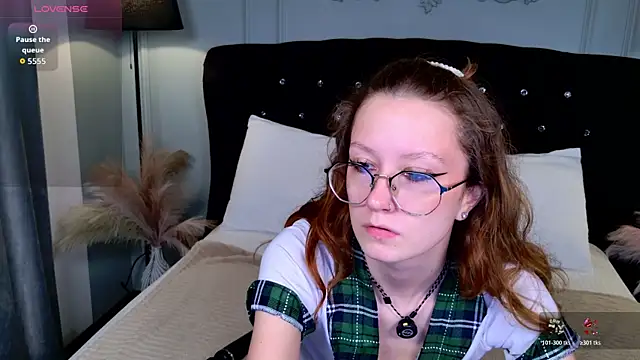 Snapshot of AmelieViolet chatting on July 2026 11:11:02 AM AmelieViolet online show from July 2026 11:11:02 AM